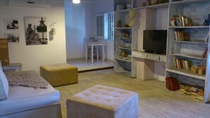 Living area - Urbanian Hostel (Asunción)