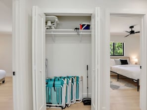 2 bedrooms, desk, iron/ironing board, travel cot