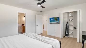 2 bedrooms, desk, iron/ironing board, travel crib