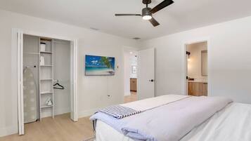 2 bedrooms, desk, iron/ironing board, travel crib