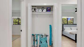 2 bedrooms, desk, iron/ironing board, travel crib