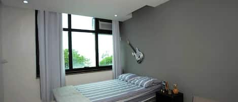WiFi, bed sheets