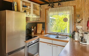 Kühlschrank, Wasserkocher mit Kaffee-/Teezubehör