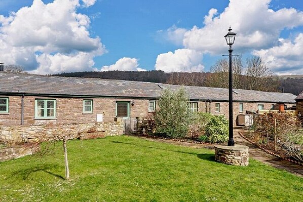 المنشأة من الخارج