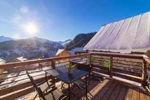 Outdoor dining - ALESINA - MONTRICHER ALBANNE (MONTRICHER ALBANNE)