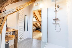 Een douche, een haardroger