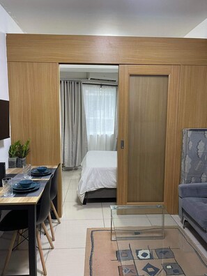 Basic Condo, 1 Bedroom, Non Smoking | Living area