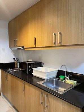 Basic Condo, 1 Bedroom, Non Smoking | Private kitchen