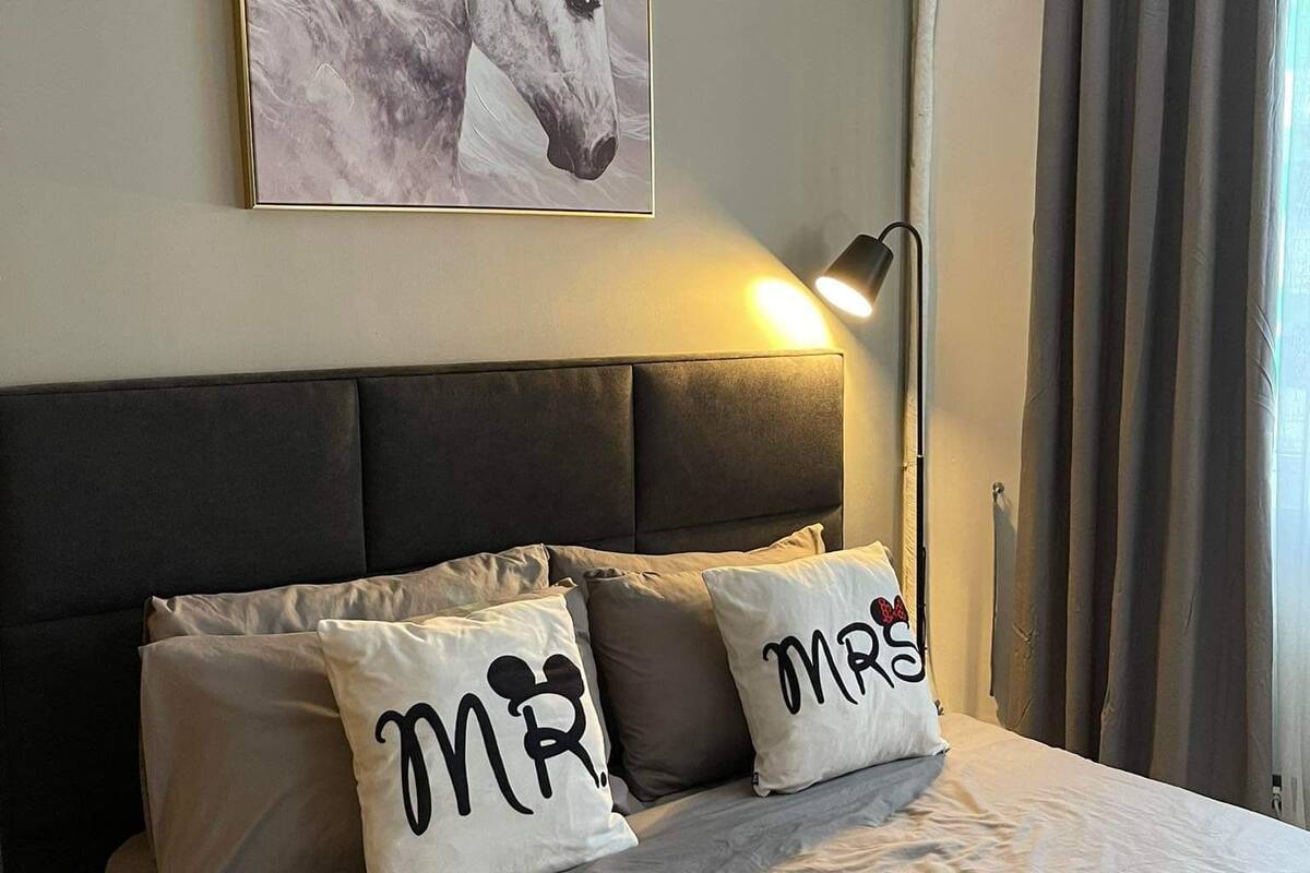 Iron/ironing board, free WiFi, bed sheets