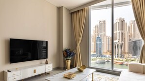 TV, offices - 1 BR with Stunning 180 Marina View (Dubai)