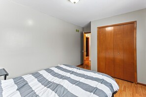 4 chambres, fer et planche à repasser, Wi-Fi, draps fournis