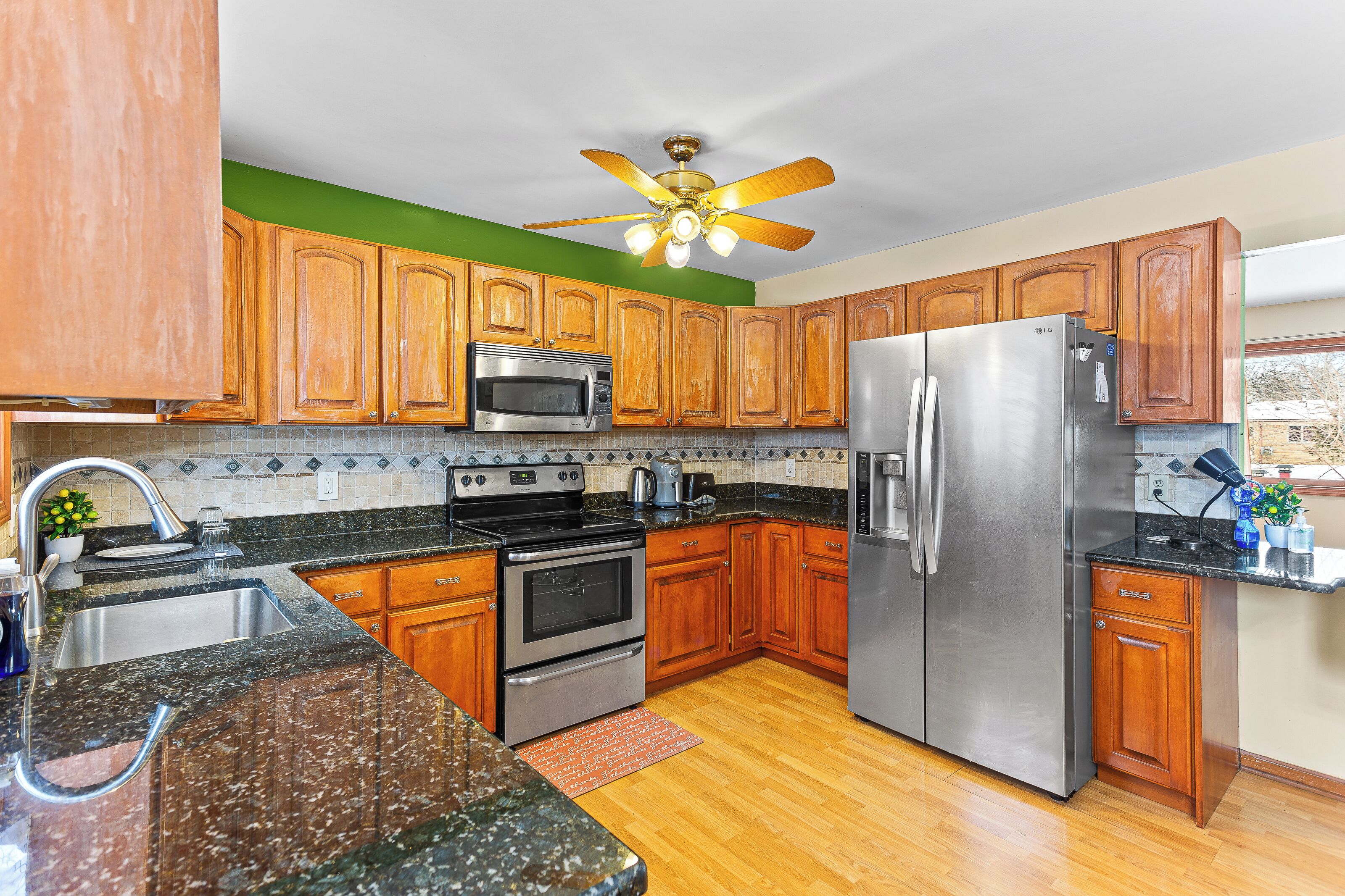 Mikrobølgeovn, ovn og kokeplater