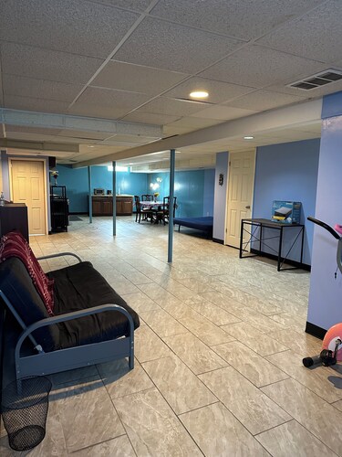 4-bedroom Suburban Retreat in wonderful Warren with 2 full kitchens and 2.5 bath