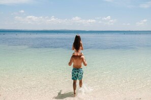 بالقرب من الشاطئ