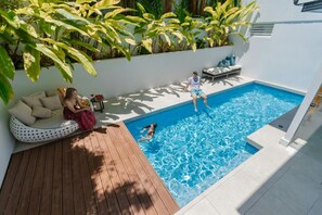 حمّام سباحة مُدفَّأ