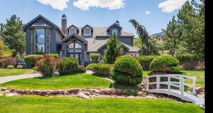 New Listing! Luxurious Custom Home, with Outdoor Entertainment Area,and Hot Tub!