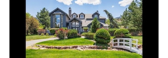 New Listing! Luxurious Custom Home, with Outdoor Entertainment Area,and Hot Tub!