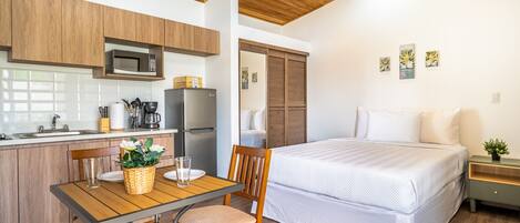 Fer et planche à repasser, accès Internet, draps fournis