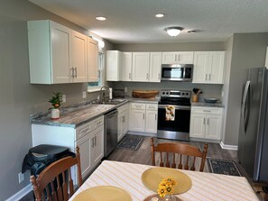 Micro-ondas, fogão, cooktop, lava-louças