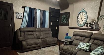 Cozy 1bd- 1ba apartment with AC, in vibrant El Paso close to UTEP