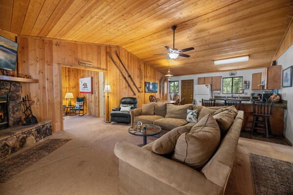 Flat-screen TV - Grizzly's Getaway (Sugarloaf)