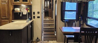 Luxury Offgrid 5th Wheel