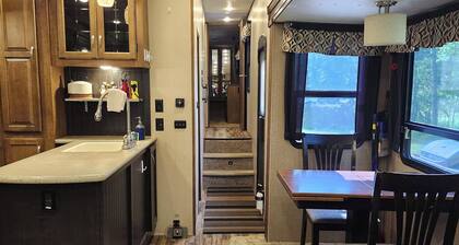Luxury Offgrid 5th Wheel