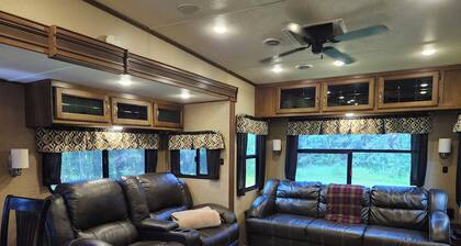Luxury Offgrid 5th Wheel