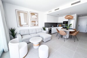 TV, fireplace - Family penthouse with sea views in Cancelada (Cancelada)