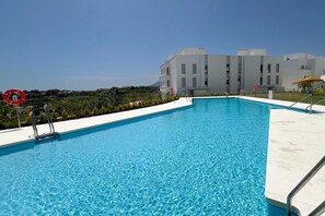 Pool - Family penthouse with sea views in Cancelada (Cancelada)