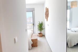 3 soverom, strykejern/-brett og reiseseng for barn