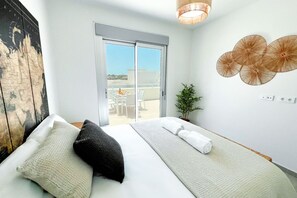 3 bedrooms, iron/ironing board, travel cot