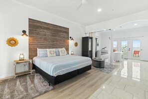 3 bedrooms, iron/ironing board, WiFi, bed sheets - Spacious Downtown Cocoa Village Estate 1 with River Views! (Cocoa)