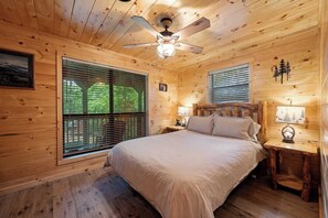 4 bedrooms, iron/ironing board, travel crib, free WiFi