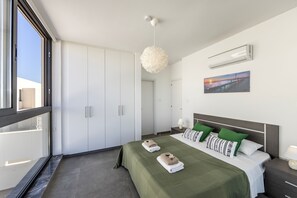 2 bedrooms, iron/ironing board, Internet, bed sheets