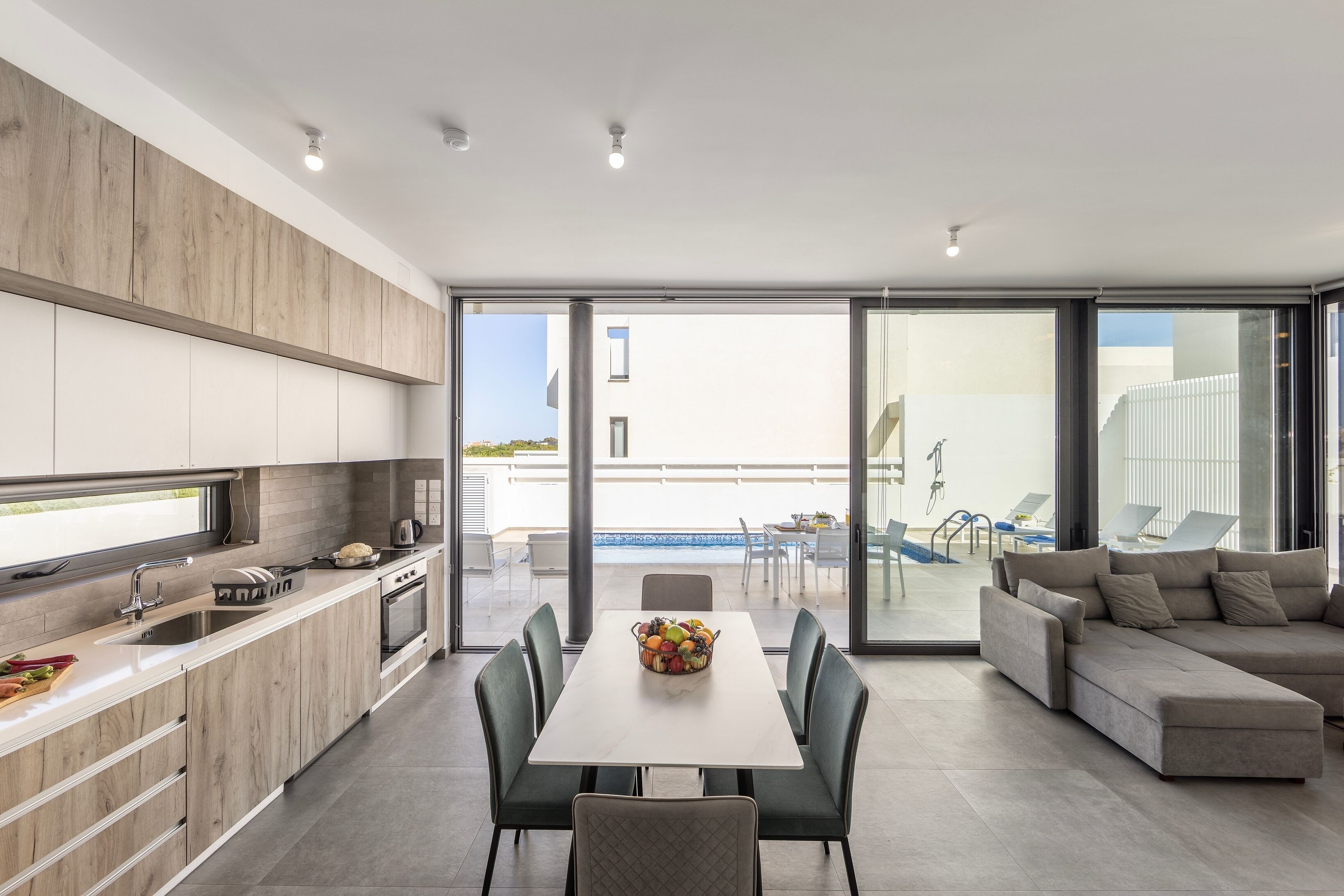 المنشأة من الداخل