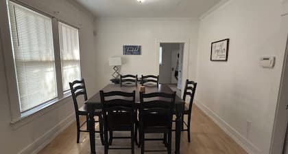Charming 2-bedroom house with AC, WiFi in Baton Rouge