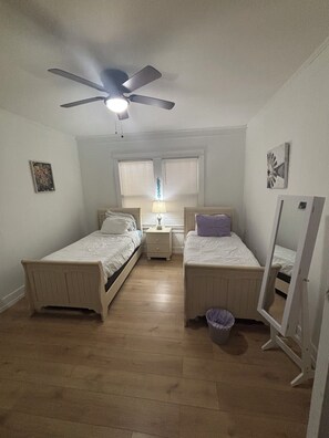 2 bedrooms, iron/ironing board, free WiFi, bed sheets - Charming 2-bedroom house with AC, WiFi in Baton Rouge (Baton Rouge)