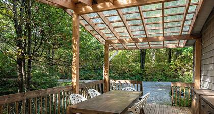 Full cottage on private road near everything! Made to measure pricing offered!