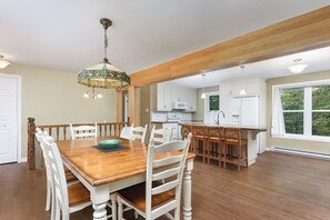 Microwave, oven, stovetop, dishwasher - Full cottage on private road near everything! Made to measure pricing offered! (Sutton)