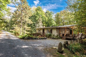 Exterior - Full cottage on private road near everything! Made to measure pricing offered! (Sutton)