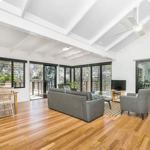 Open concept living with 2 en suite bedroom cottage 1 minute walk to the beach.