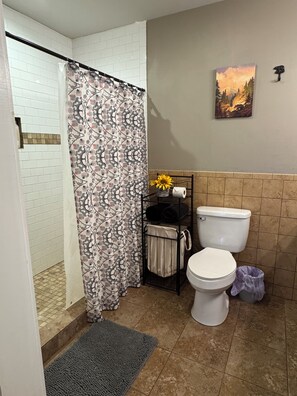 Bruser, hårtørrer, håndklæder, Sæbe