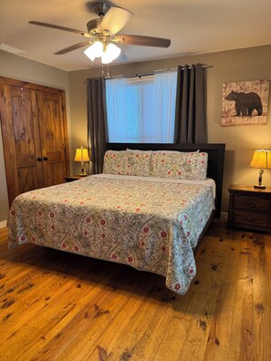 2 chambres, fer et planche à repasser, Wi-Fi, draps fournis