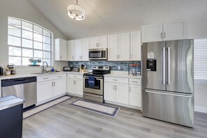 Micro-ondes, four, plaque de cuisson, lave-vaisselle