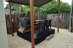 屋外ダイニングエリア