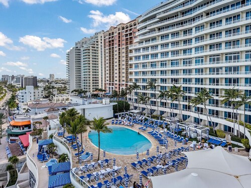 Gorgeous Private Beachfront 2br