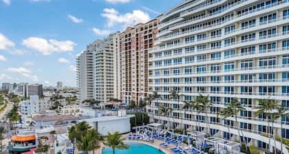 Gorgeous Private Beachfront 2br