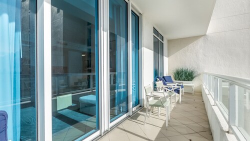 Private Ritz-Carlton Beachfront 2br Penthouse 17th floor Hotel Residence