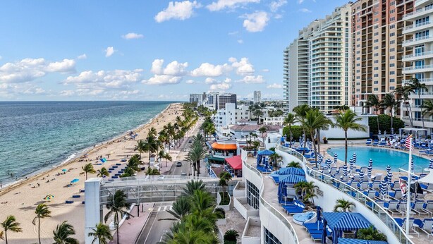 A resort with a beach view, a pool area, and a road leading to the beach. - Private Ritz-Carlton Beachfront 2br Penthouse 17th floor Hotel Residence (Fort Lauderdale)